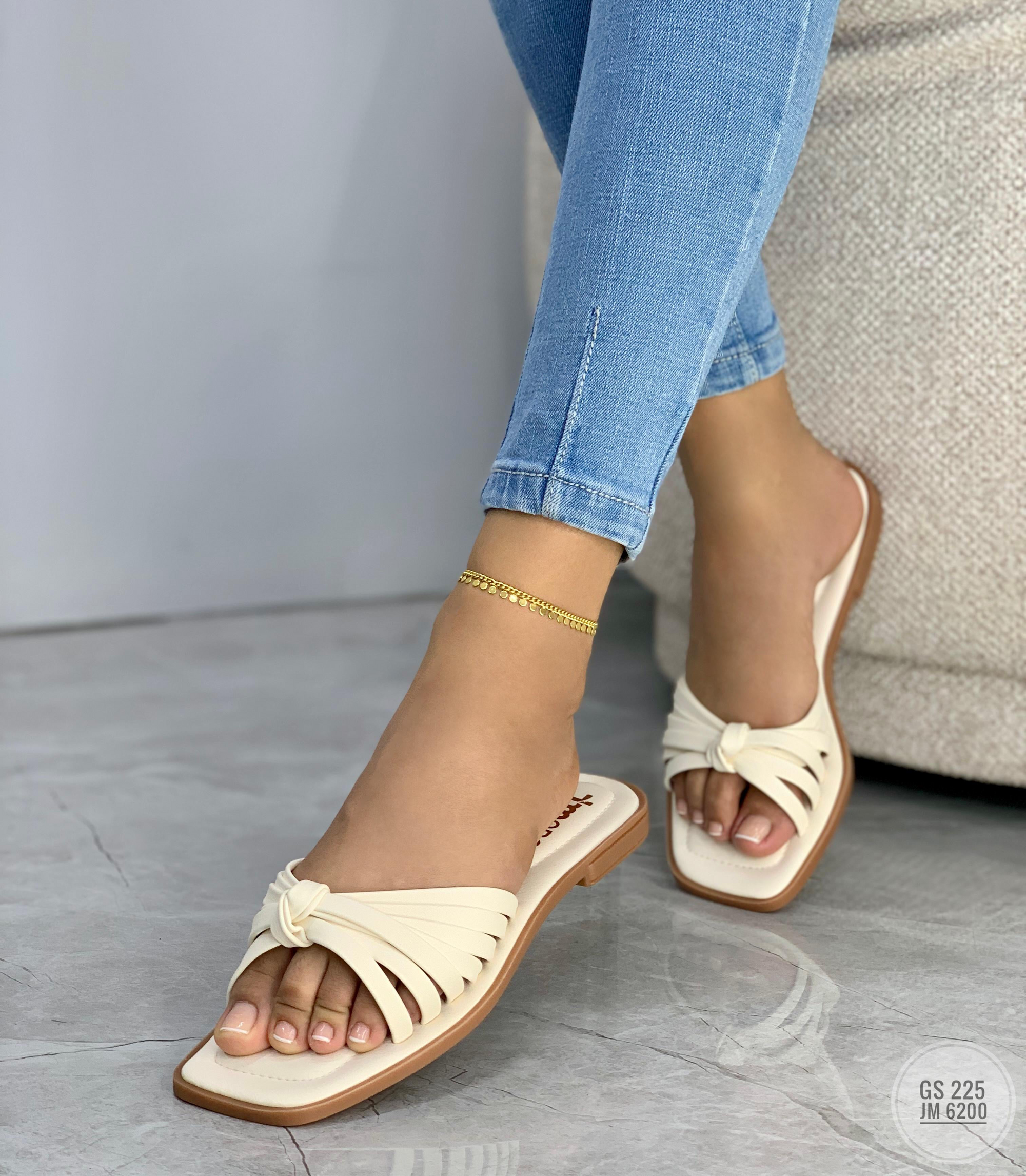 Sandalia plana