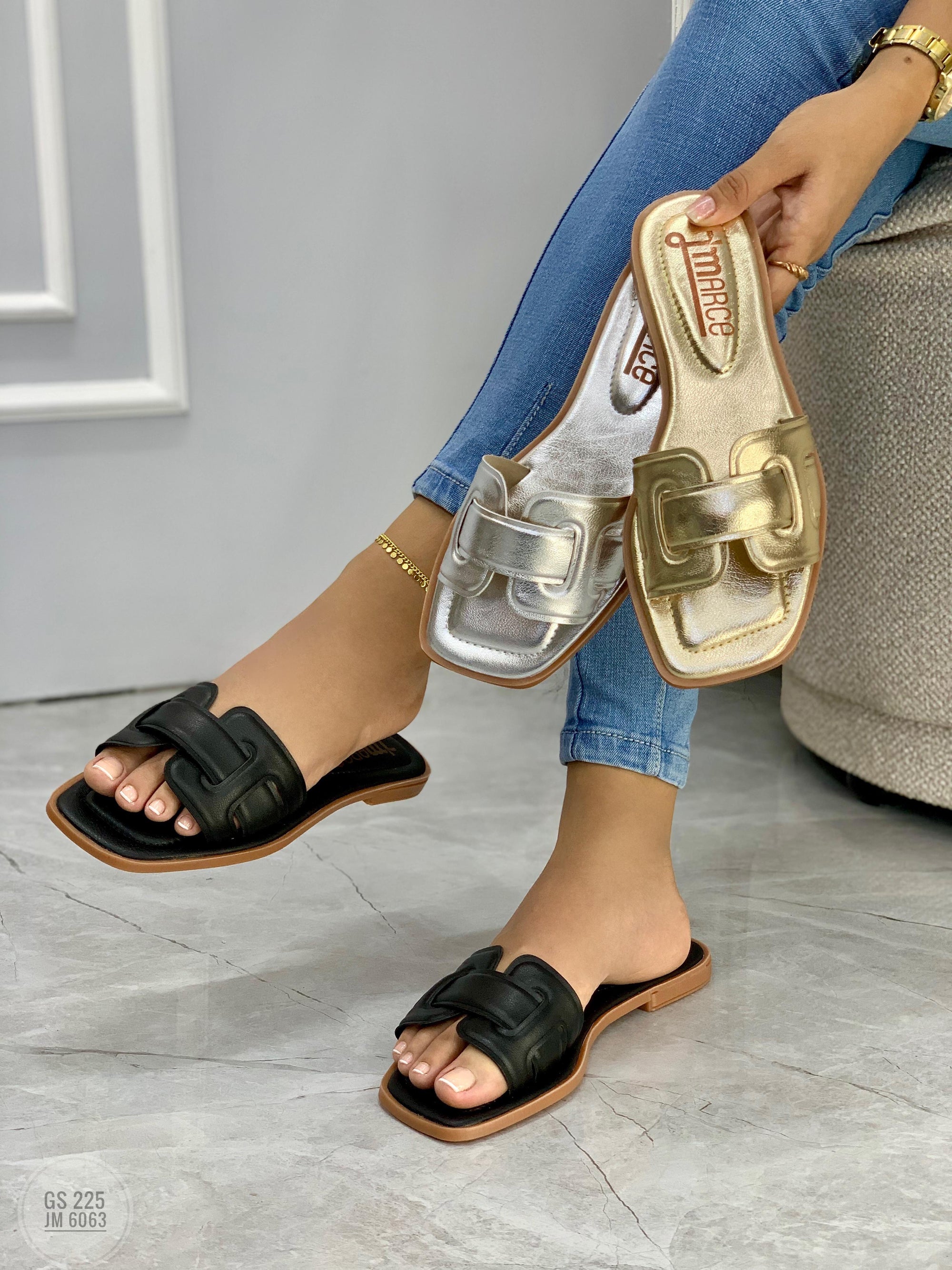 Sandalia plana