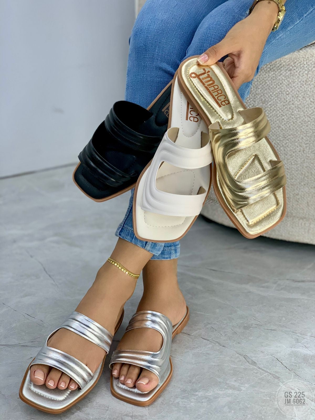 Sandalia plana